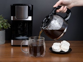 Электрическая кофеварка DayDriver, черно-серебристая